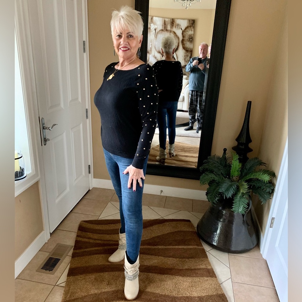 LN MK PULLOVER SWEATER W/GOLD STUDS ON SLEEVES. PERFECT CLOSET STAPLE.